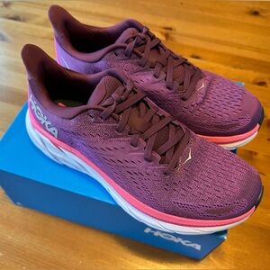 New In Box Hoka Women's Clifton 8